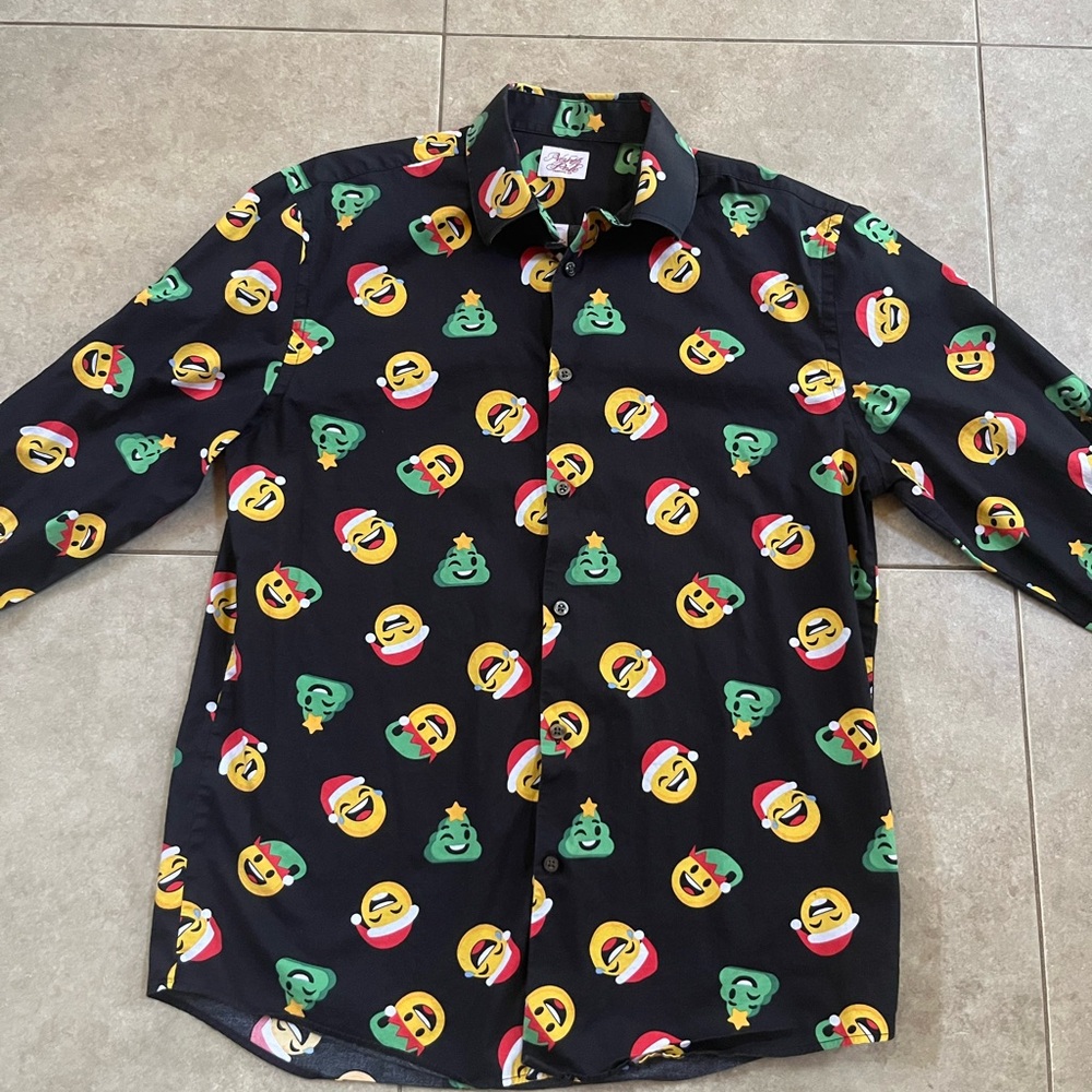 North Pole  Trading Men M Christmas Santa Emoji Happy Smilie Face Button Shirt